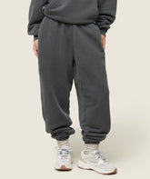 everywear Relaxed Joggers - Black