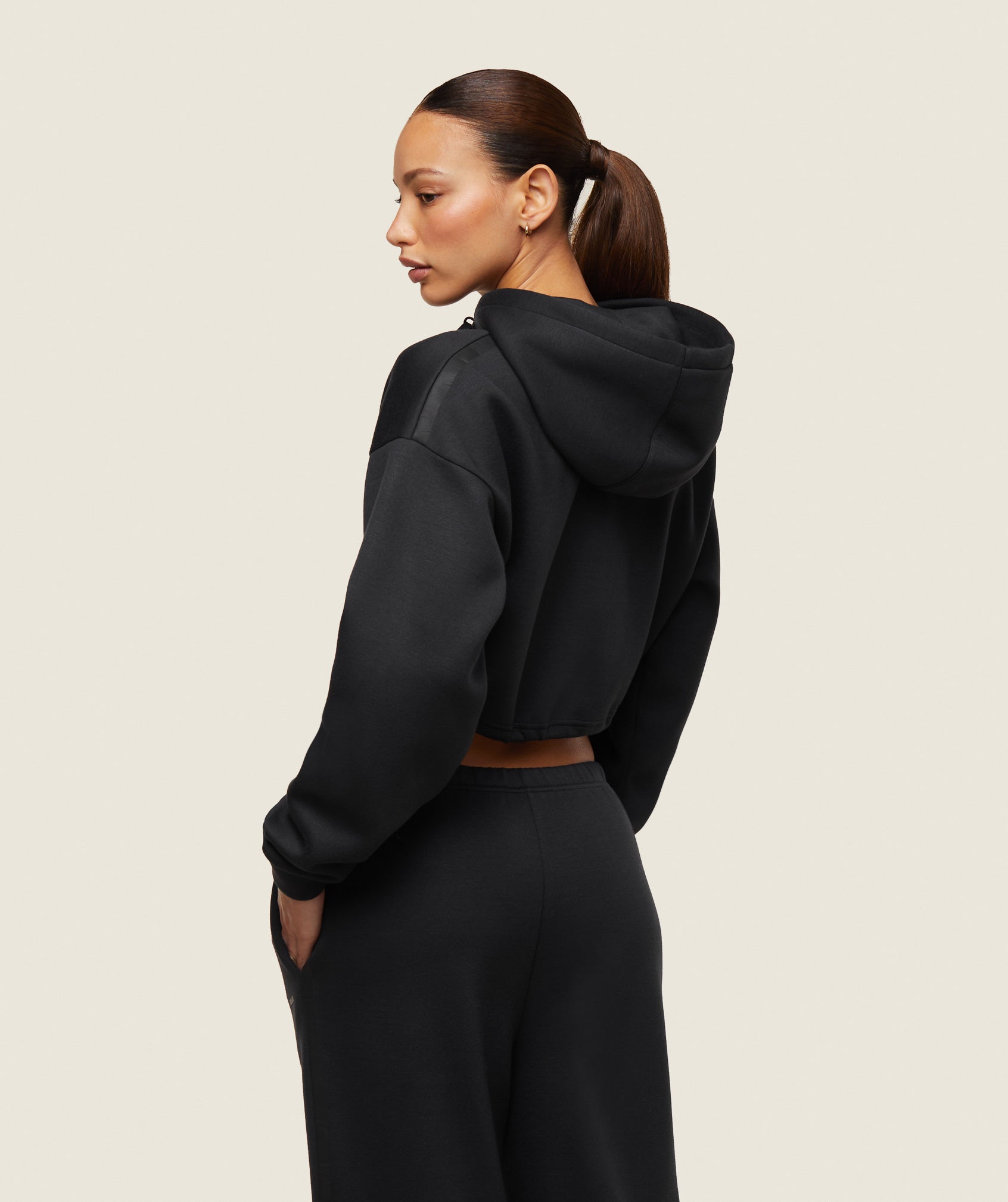 everywear Tech Cropped Hoodie - Black