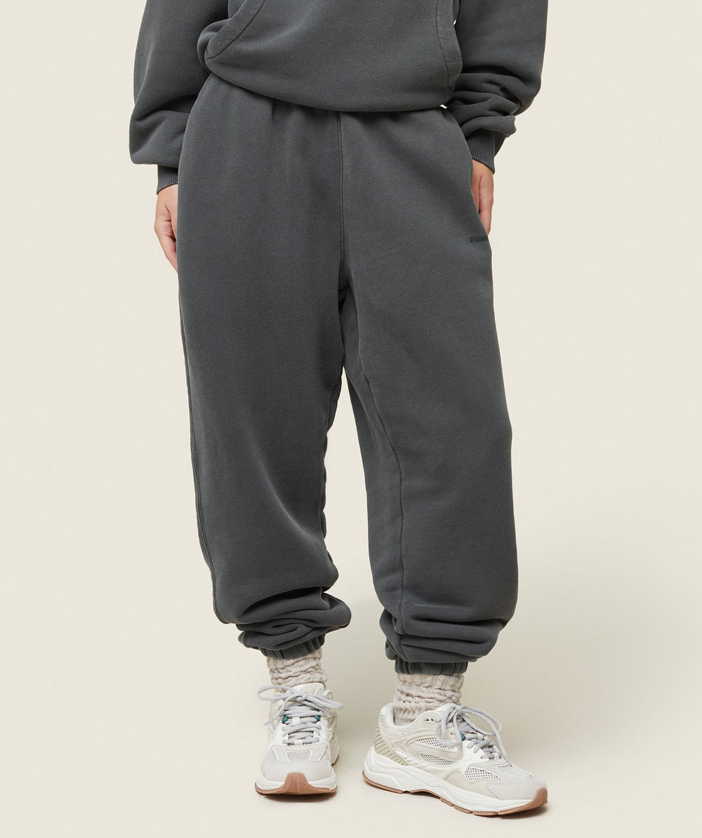 everywear Relaxed Joggers - Black