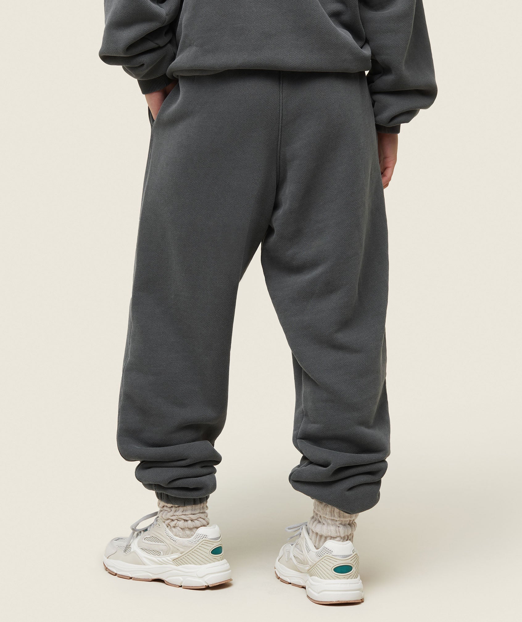 everywear Relaxed Joggers - Black