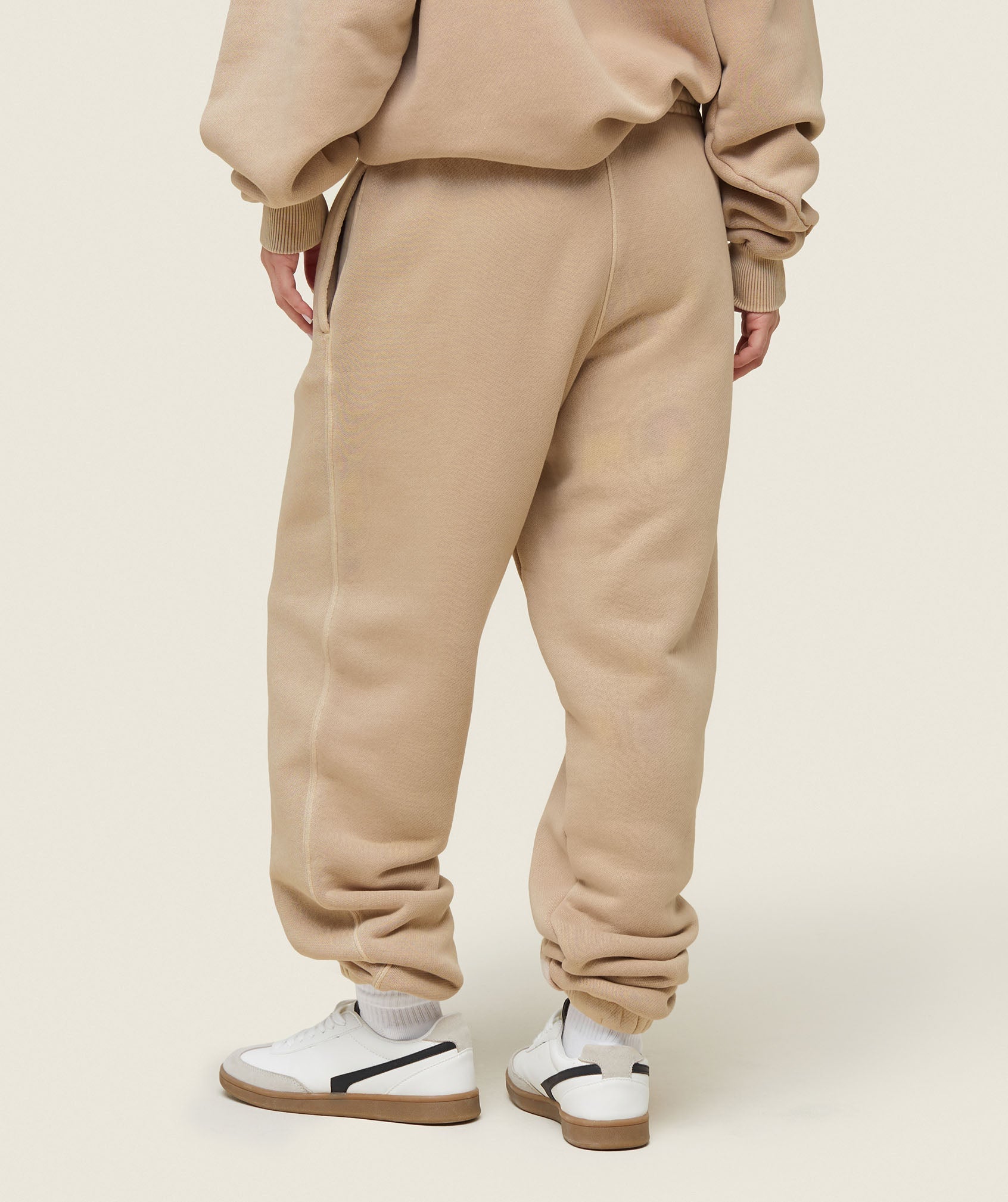 everywear Relaxed Joggers - Deep Beige