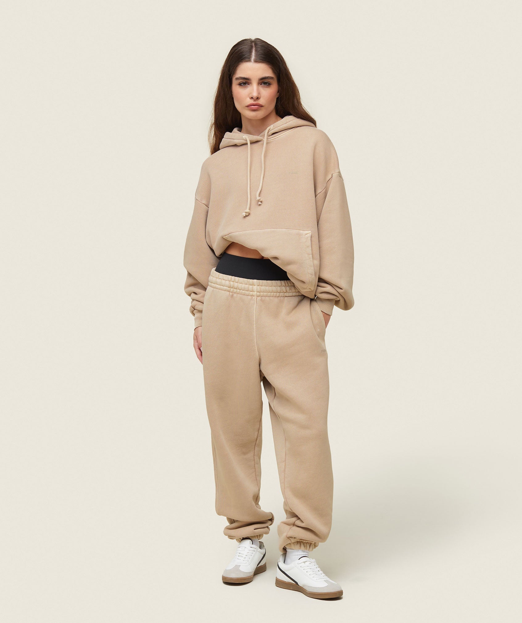 everywear Relaxed Joggers - Deep Beige