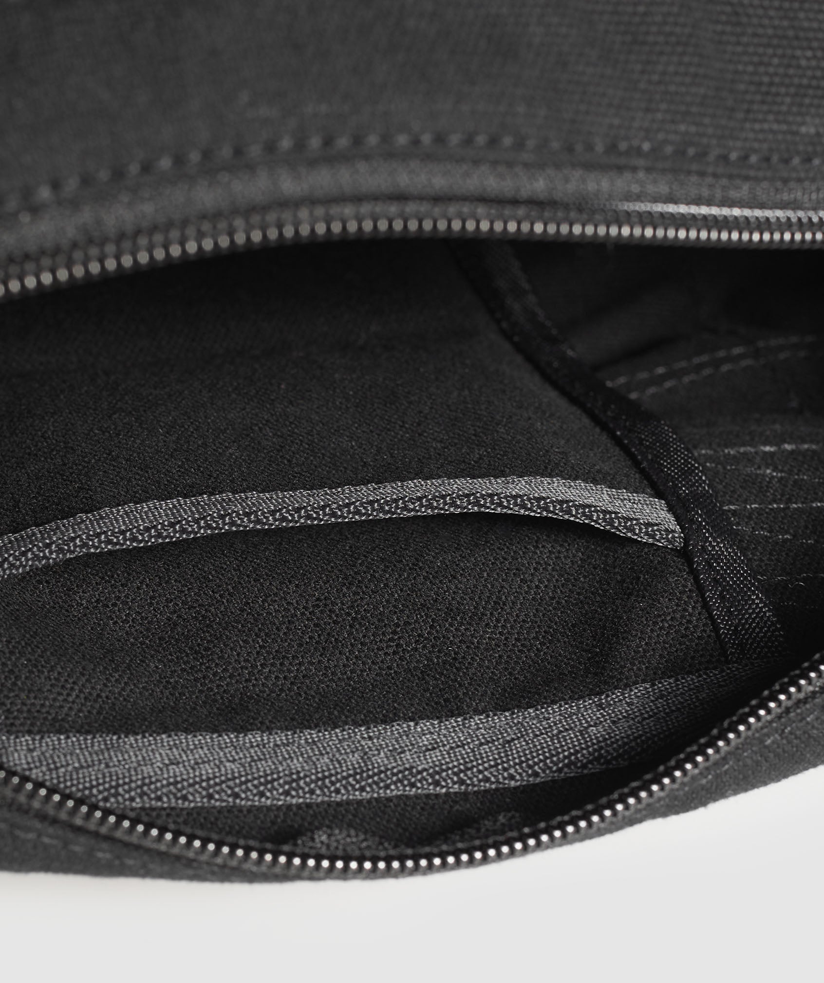 Power Small Holdall - Black/Asphalt Grey