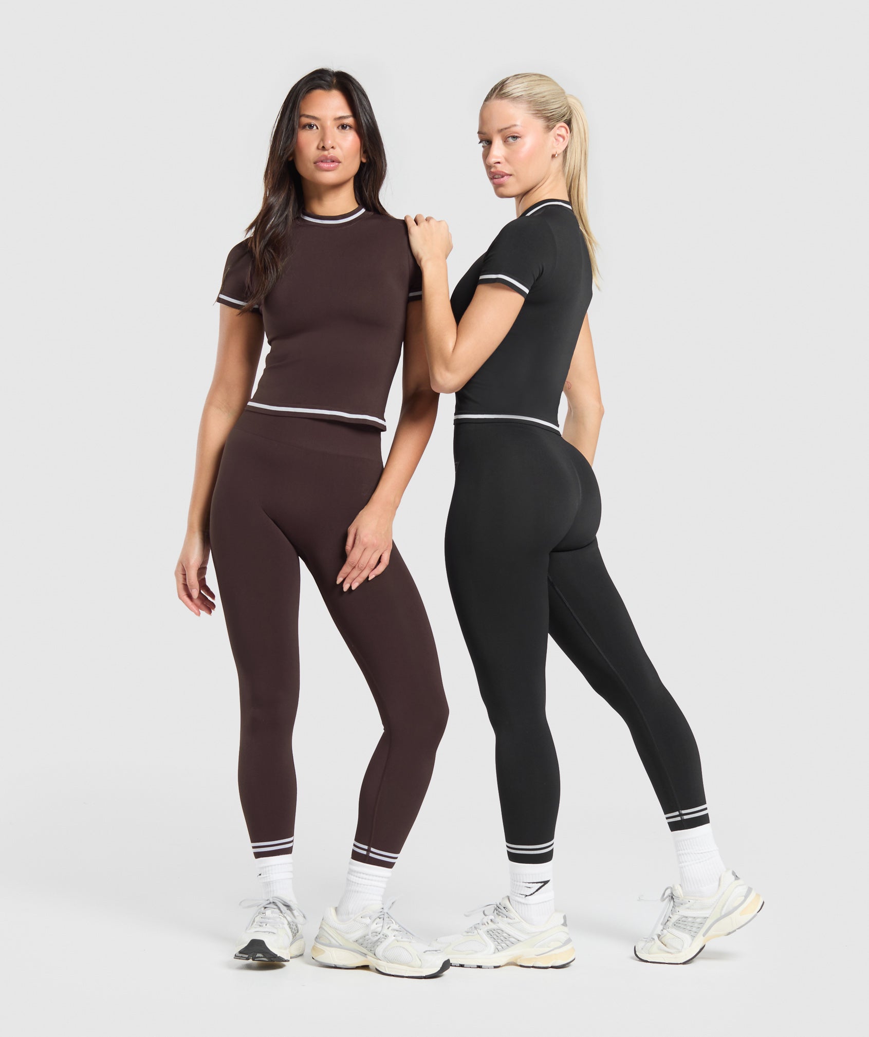 Contrast Seamless Midi Tee - Black