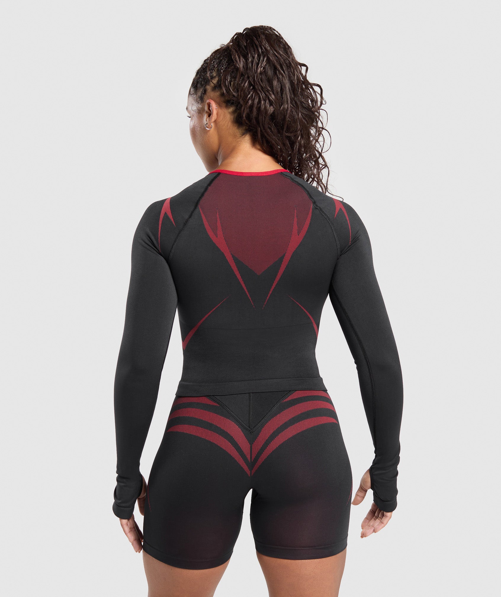 Apex Lift Seamless Long Sleeve Crop Top - Black/Carmine Red