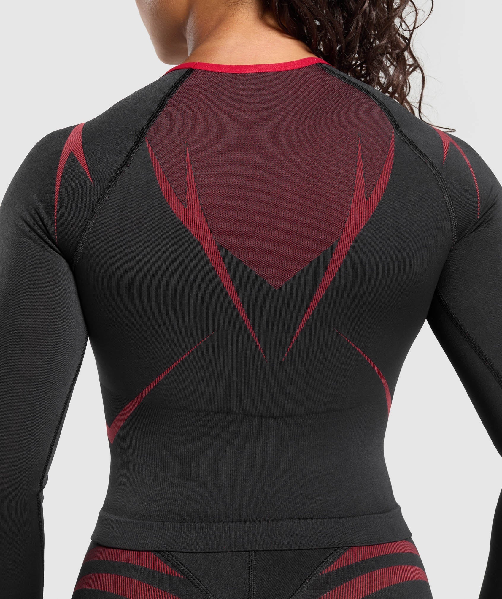Apex Lift Seamless Long Sleeve Crop Top - Black/Carmine Red