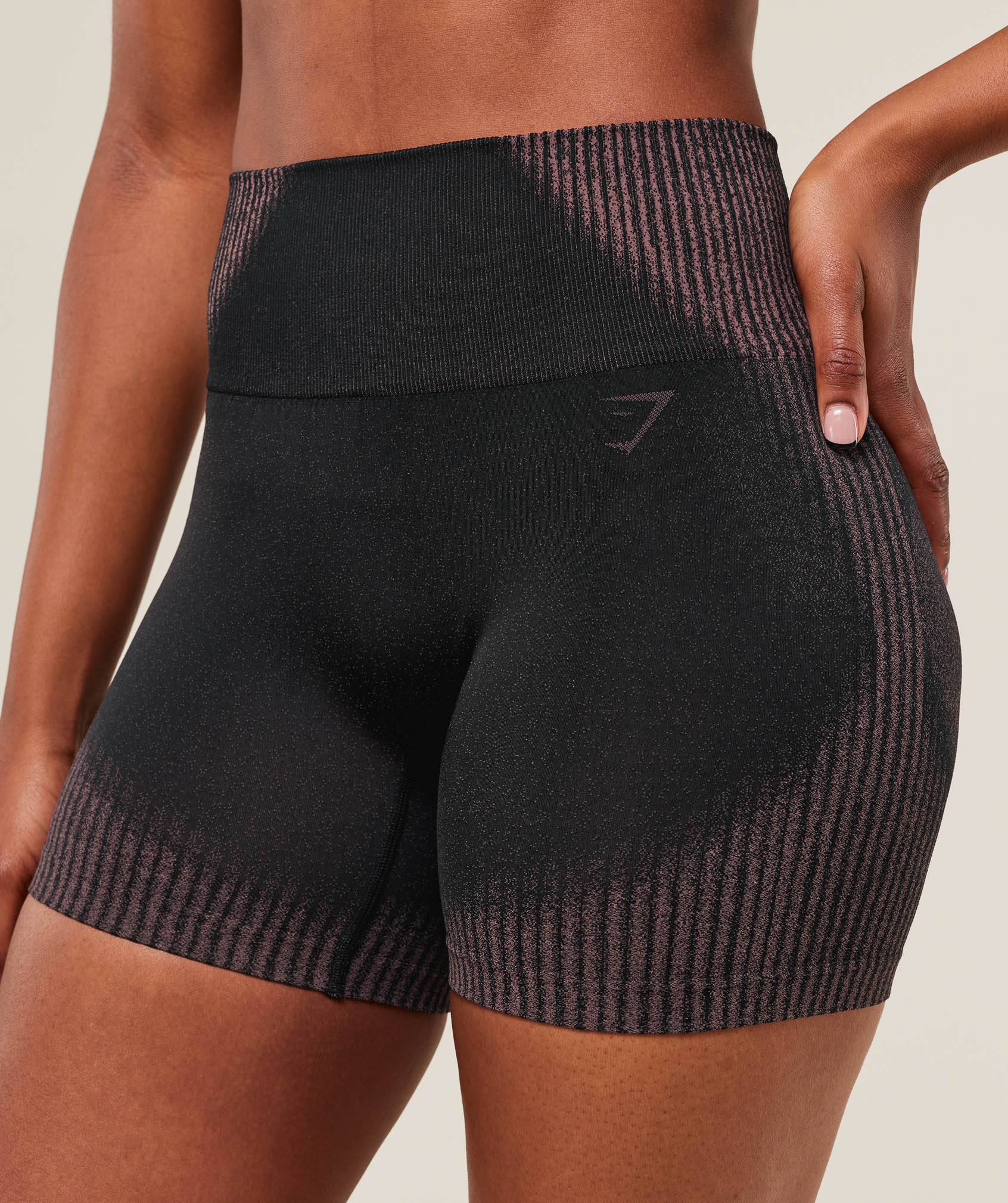 Diffuse Seamless Shorts - Black/Calm Pink
