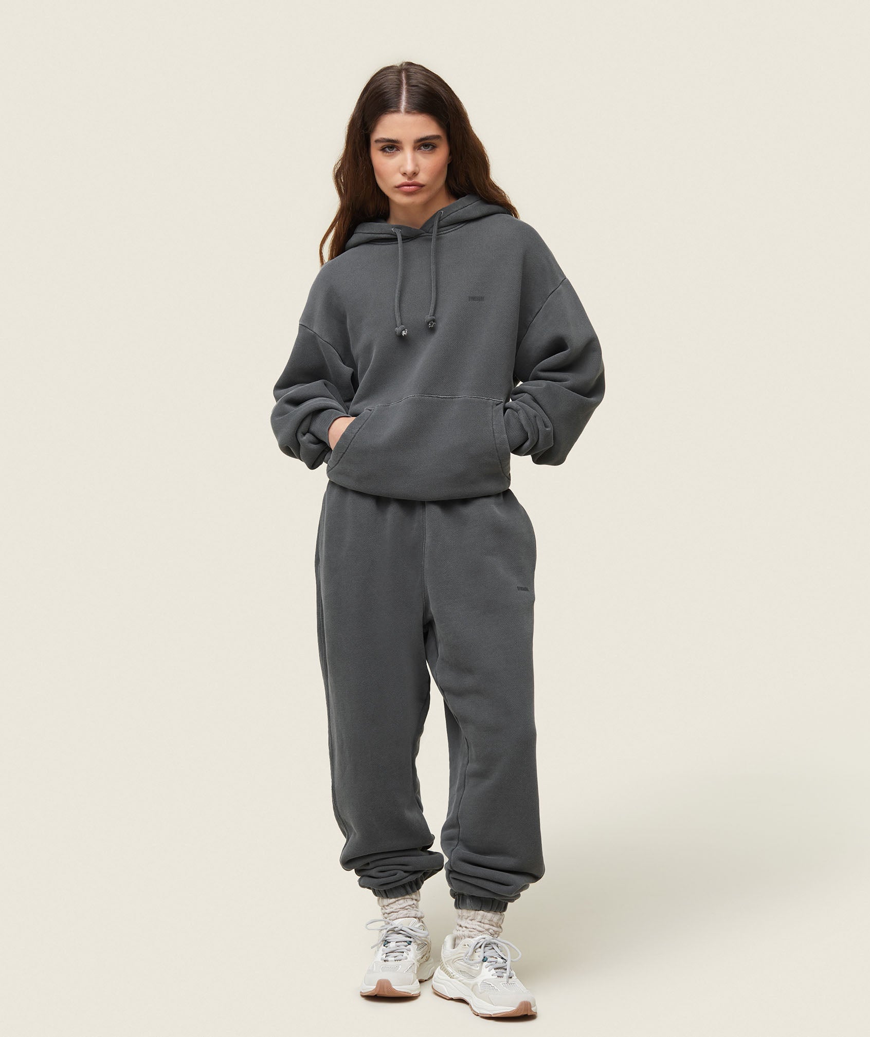 everywear Relaxed Hoodie - Black