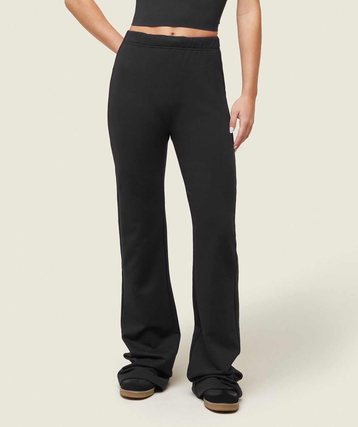 everywear Lightweight Fitted Flared Sweatpants - Black