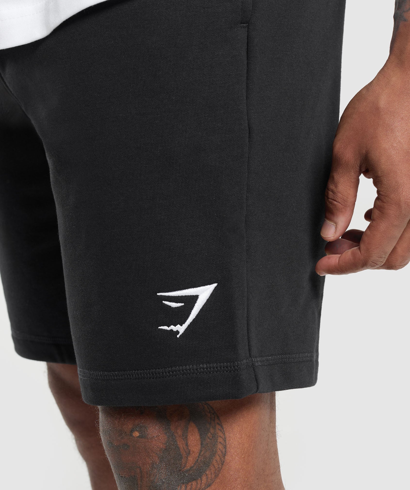 Crest 9" Shorts - Black