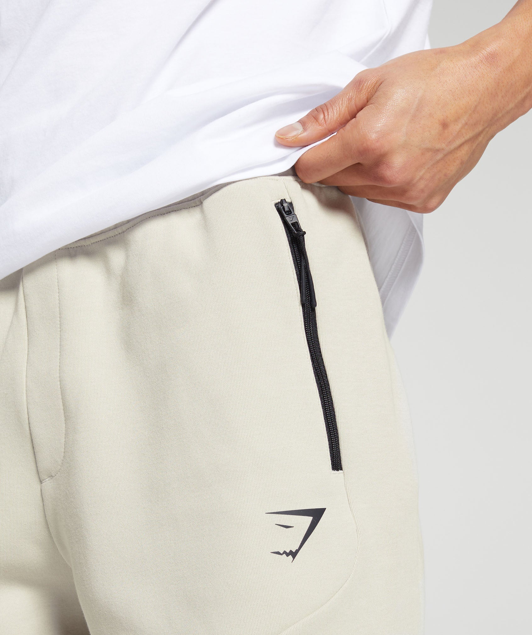 Interlock Tech 6" Shorts - Pebble Grey